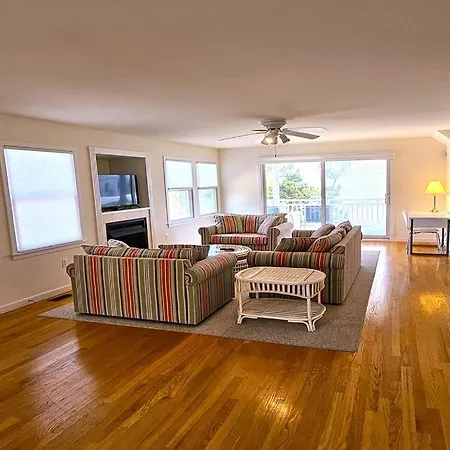 Large Contemporary Ocean Block Home